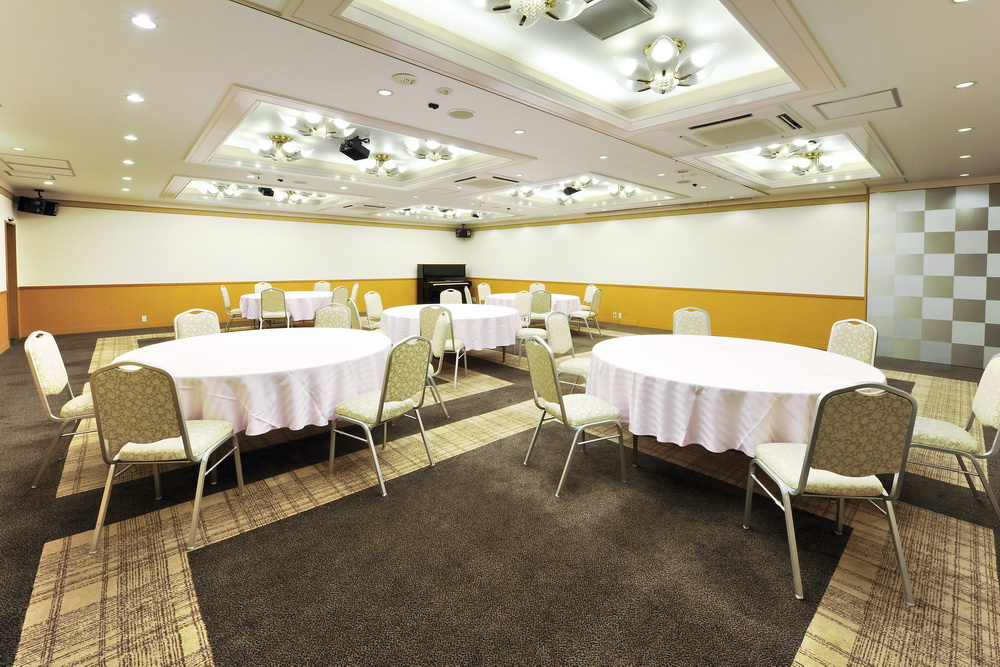 ホール  夢見月